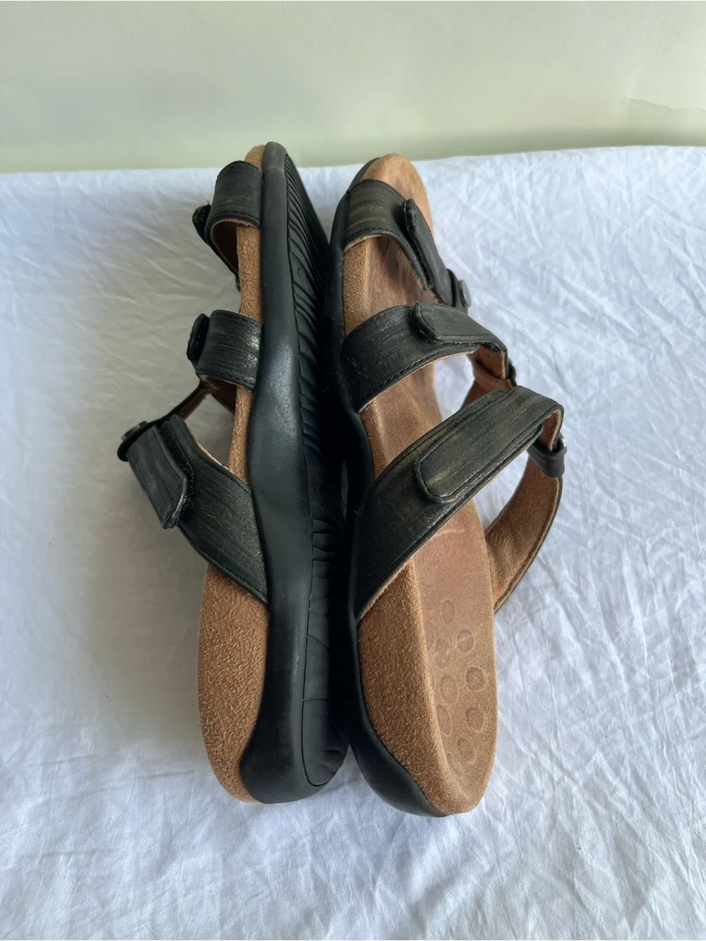 Vionic Amber Slide Black Gold Sz 8 38.5 Sandals Shoes READ DESCRIPTION!!